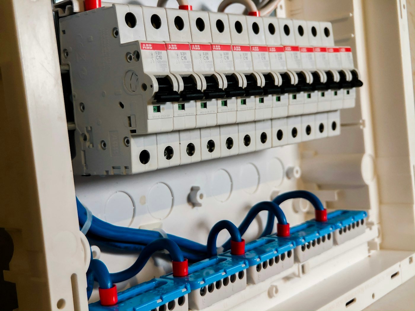 Tableau électrique neuf câblé proprement