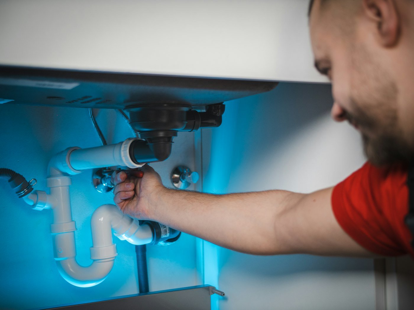 Réparation d'un siphon sous un évier
